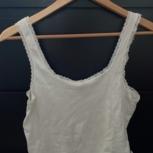 White lace tank top - Picture 2 of 2